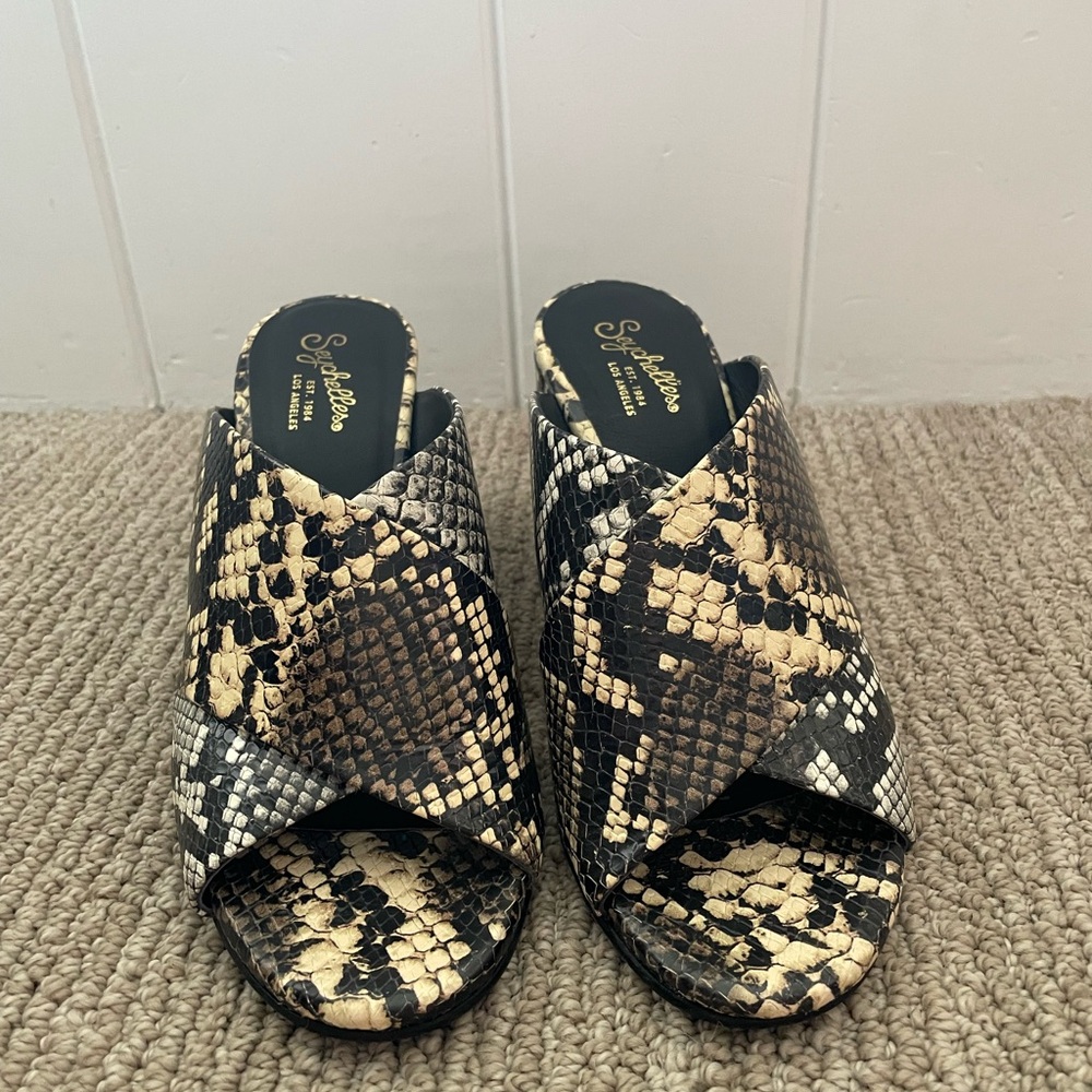Seychelles snake print heels size 9